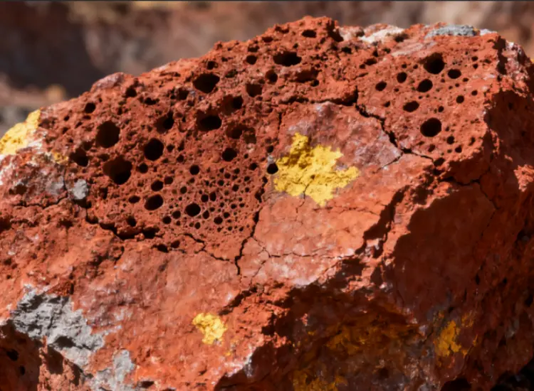 Комплексное минерально-технологическое и металлургическое исследование латеритной никелевой руды